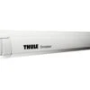 Thule Omnistor 5200 Wit Cassetteluifel -Luifel Winkel 577748 577748 images main thule omnistor 5200 box white ecommerce